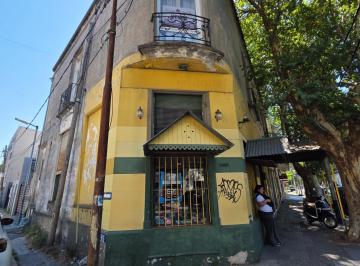 Local comercial · 210m² · 4 Ambientes · Venta Local con Vivienda en Villa Cramer Bernal