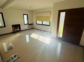 Casa · 184m² · 4 Ambientes · 1 Cochera · Casa en Country | Casa 5 Ambientes en 2 Plantas | Moreno