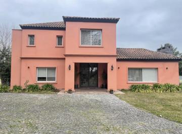 Casa · 293m² · 6 Ambientes · Casa en Alquiler - 3 Dorm. 3 Baños - General Rodríguez