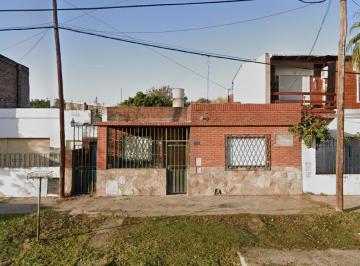 Casa · 165m² · 6 Ambientes · Casa en Venta 3 Dorm. con Cochera y Jardin