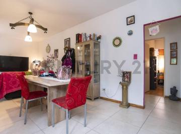 PH · 79m² · 4 Ambientes · 1 Cochera · PH en Venta en Villa Elvira 3 Dorm.