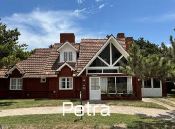 Casa · 190m² · 5 Ambientes · 1 Cochera · Casa en Venta en Pinamar Norte. Segunda Linea de Mar