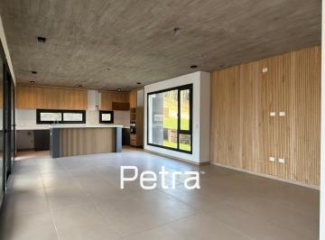 Casa · 250m² · 5 Ambientes · 3 Cocheras · Casa en Venta en Costa Esmeralda. Barrio Maritimo III