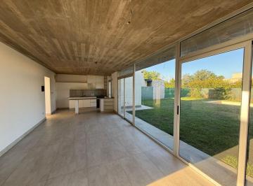 Casa · 96m² · 8 Ambientes · 2 Cocheras · Casa en El Talero Al 3000, Funes Barrio Don Mateo