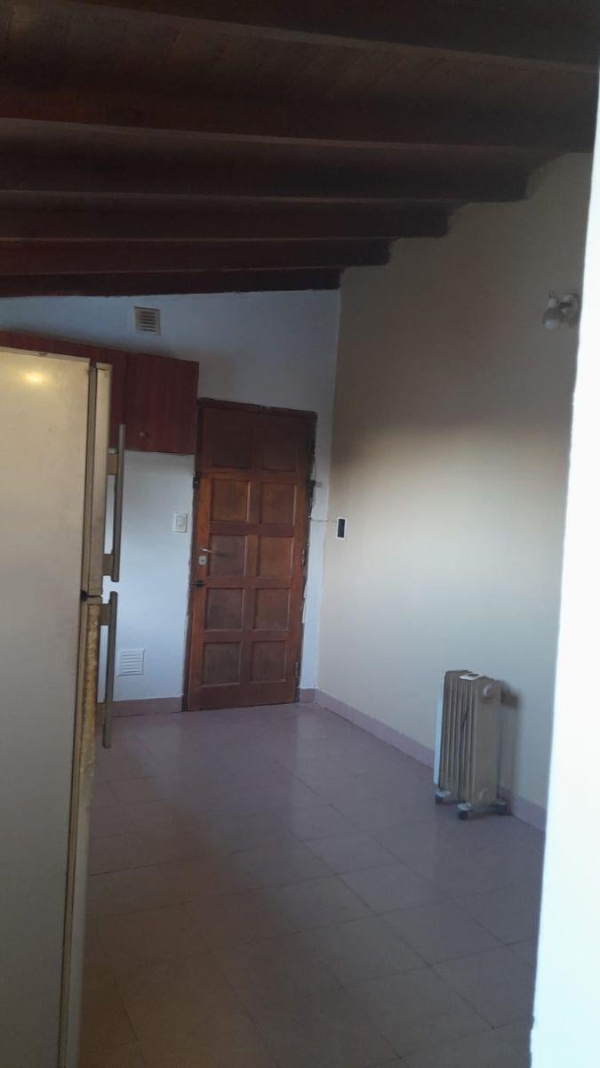 Ph en venta ubicado en la zona de Cerrito Y San Salvador. Cuenta con 35 m² de superficie construida.