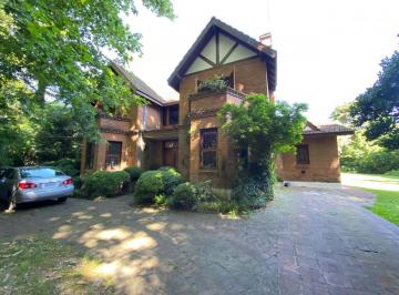 Casa · 330m² · 6 Ambientes · 3 Cocheras · Lindisima Casa en Lomas de San Isidro de 4 Dorm con 382 M3 Cub, y 1115 m² Lote - Schoenstatt