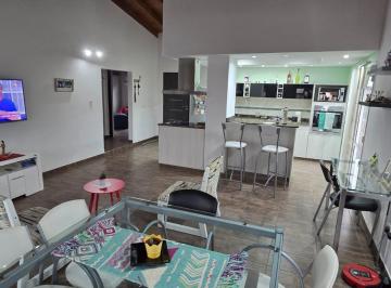 Casa de 5 ambientes, Almirante Brown · Casa en Malvinas Argentinas