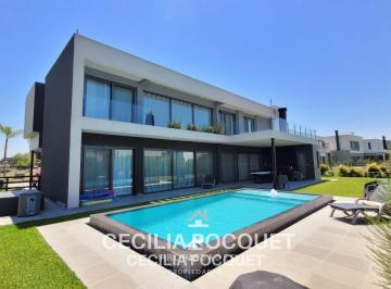 Casa · 341m² · 6 Ambientes · 2 Cocheras · Casa en Venta Barrio Principado Canning