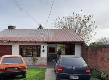Casa · 181m² · 5 Ambientes · 2 Cocheras · Casa en Venta - 3 Dorm. 2 Baños - 600 m² - La Plata