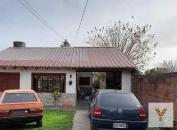 Casa · 181m² · 5 Ambientes · 2 Cocheras · Casa en Venta - 3 Dorm. 2 Baños - 600 m² - La Plata