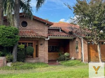 Casa · 170m² · 4 Ambientes · 2 Cocheras · Casa en Venta - 3 Dorm. 2 Baños - Cochera - 360 m² - Ramos Mejía