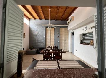 Casa · 90m² · 4 Ambientes · Departamento - Martin