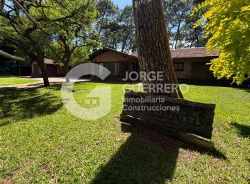 Casa · 300m² · 6 Dormitorios · Casa en Carilo