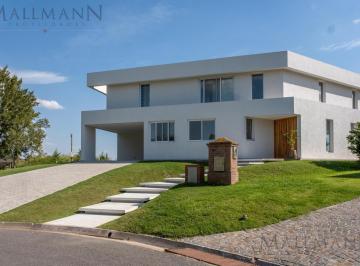 Casa · 263m² · 9 Ambientes · 2 Cocheras · Venta Casa 4 Dorm. en La Diligencia, Pilará