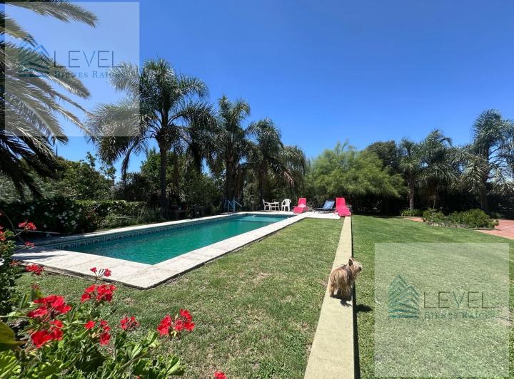 Casa · 1500m² · 3 Dormitorios · 3 Cocheras
