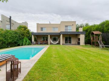 Casa · 198m² · 5 Ambientes · 2 Cocheras · Casa en General Pacheco