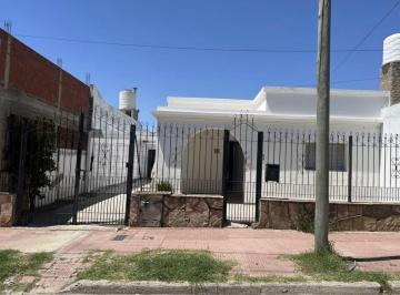 Casa de 7 ambientes, Córdoba · Casa en Venta con 3 Dorm. en Yapeyú