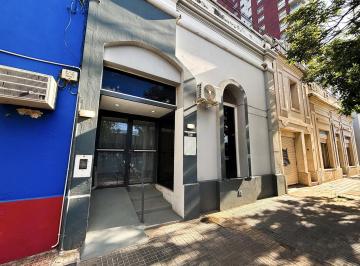 Casa · 133m² · 6 Dormitorios · Local y Oficina en Av Mitre