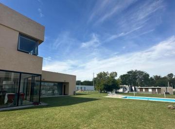 Casa de 3 ambientes, La Plata · Casa en Venta con Parque y Pileta - City Bell - Las Carolinas