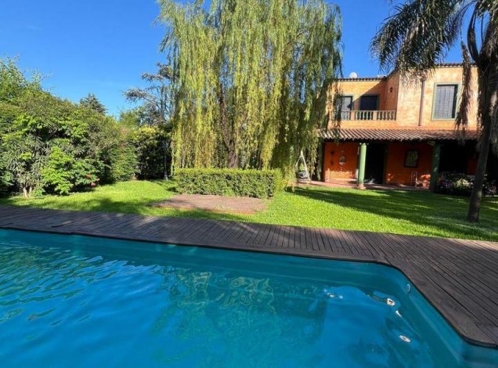 Casa · 420m² · 5 Ambientes · 2 Cocheras