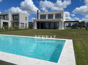 Casa · 218m² · 5 Ambientes · 2 Cocheras · Casa Venta 5 Ambientes Sb en Pilar Golf Barrio Pebble Beach Lote de 1019 m²
