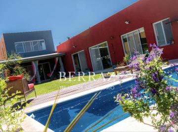 Casa · 252m² · 6 Ambientes · 5 Cocheras · Oportunidad! Casa Venta 6 Ambientes en Altos del Barranco Pilar Lote de 600 m²