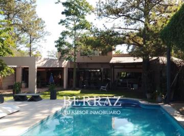 Casa · 332m² · 8 Ambientes · 3 Cocheras · Casa Venta 6 Ambientes en Los Mirasoles con Excelente Lote de 1000 m²