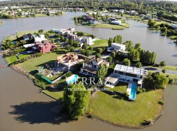 Casa · 302m² · 6 Ambientes · 2 Cocheras · Casa Venta 6 Ambientes a La Laguna en San Marco Villanueva Lote de 1065 m²