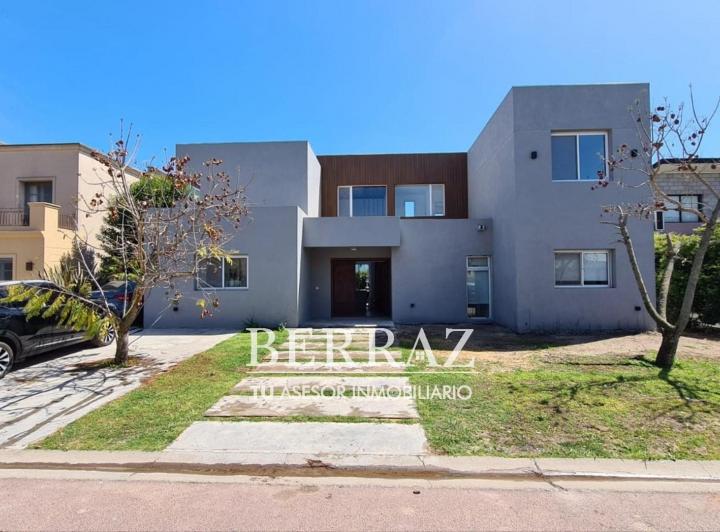 Casa · 209m² · 6 Ambientes · 2 Cocheras