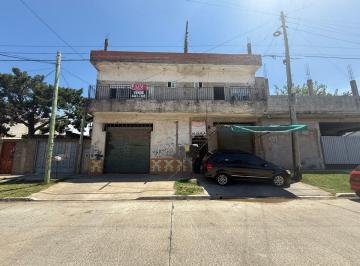 Casa de 6 ambientes, La Matanza · Venta en Block de Vivienda Multifamiliar en Isidro Casanova