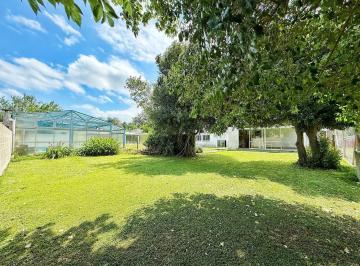 Casa · 1500m² · 6 Ambientes · 1 Cochera · Casa - Lote - Pileta Cubierta