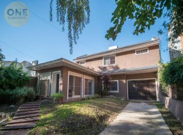 Casa · 202m² · 6 Ambientes · 1 Cochera · Casa con Parque y Pileta en Venta - City Bell, Camino Centenario y 464