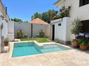 Casa de 8 ambientes, Gobernador Benegas · Venta Casa en Godoy Cruz