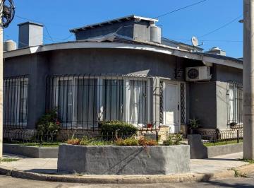 Casa · 250m² · 4 Ambientes · Casa en Villa Sarmiento
