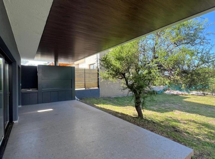 Casa · 218m² · 4 Ambientes · 2 Cocheras