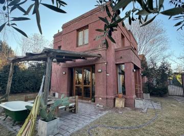 Casa · 104m² · 7 Ambientes · 2 Cocheras · Vende Casa en Chacras Apta Crédito Hipotecario