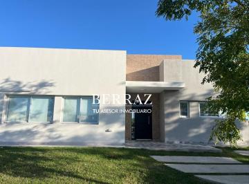 Casa · 112m² · 4 Ambientes · 3 Cocheras · Casa Venta 3 Dorm. Barrio San Sebastian Area 7 Lote de 828 m² Escobar