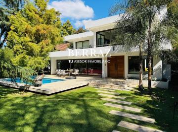 Casa · 254m² · 8 Ambientes · Casa Venta 4 Dorm. El Barranco Lote de 672 m² Pilar