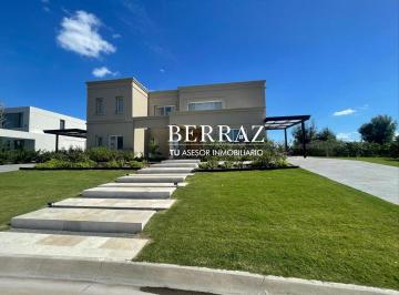 Casa · 323m² · 9 Ambientes · 1 Cochera · Casa Venta 5 Dorm. Barrio La Calesa Lote de 1046 m² Pilara Pilar