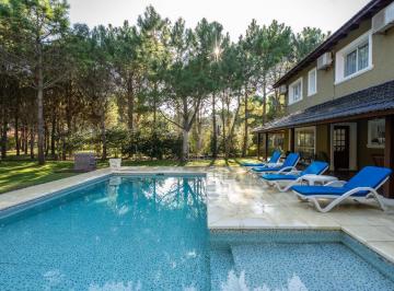 Casa · 300m² · 6 Ambientes · 1 Cochera · Casa en Venta La Herradura Pinamar