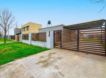 Casa · 113m² · 4 Ambientes · 2 Cocheras · Venta | Permuta - Casa de 2 Dorm. con Cochera y Pileta. - Punta Chacra, Roldán. Apto Crédito.