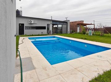 Casa · 122m² · 4 Ambientes · 1 Cochera · Venta | Permuta Departamento 2 Dorm. - Punta Chacra, Roldan