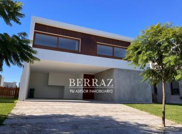 Casa · 260m² · 6 Ambientes · 2 Cocheras · Casa Venta 6 Ambientes en Castaños Lote de 530 m²