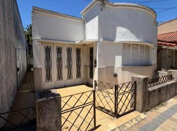 Casa de 4 ambientes, Berisso · Casa en Venta 2 Dorm. y Gran Parque en 10 Entre Montevideo y 166 Berisso