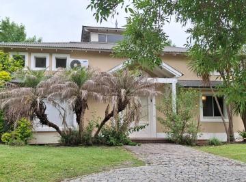 Casa · 222m² · 5 Ambientes · 1 Cochera · Casa en Venta en Barrio Septiembre a Refaccionar