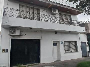 Casa · 110m² · 4 Ambientes · 1 Cochera · Casa a La Venta en Beccar