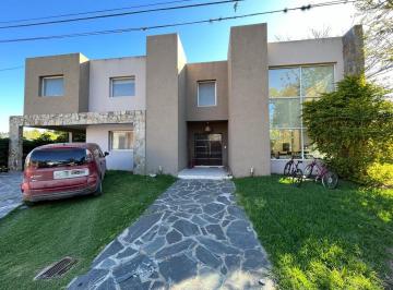 Casa · 260m² · 5 Ambientes · 1 Cochera · Casa en Venta Country Loma Verde