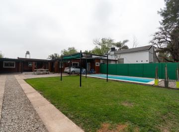 Casa · 219m² · 4 Ambientes · 7 Cocheras · Casa en Ibarlucea