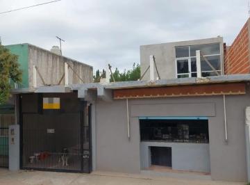 Casa · 65m² · 4 Ambientes · Casa con Local Manzanares
