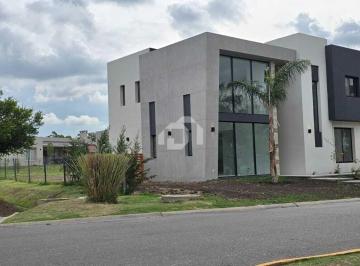 Casa · 181m² · 5 Ambientes · 1 Cochera · Casa en Venta en Santa Elena, Pilar del Este, Pilar